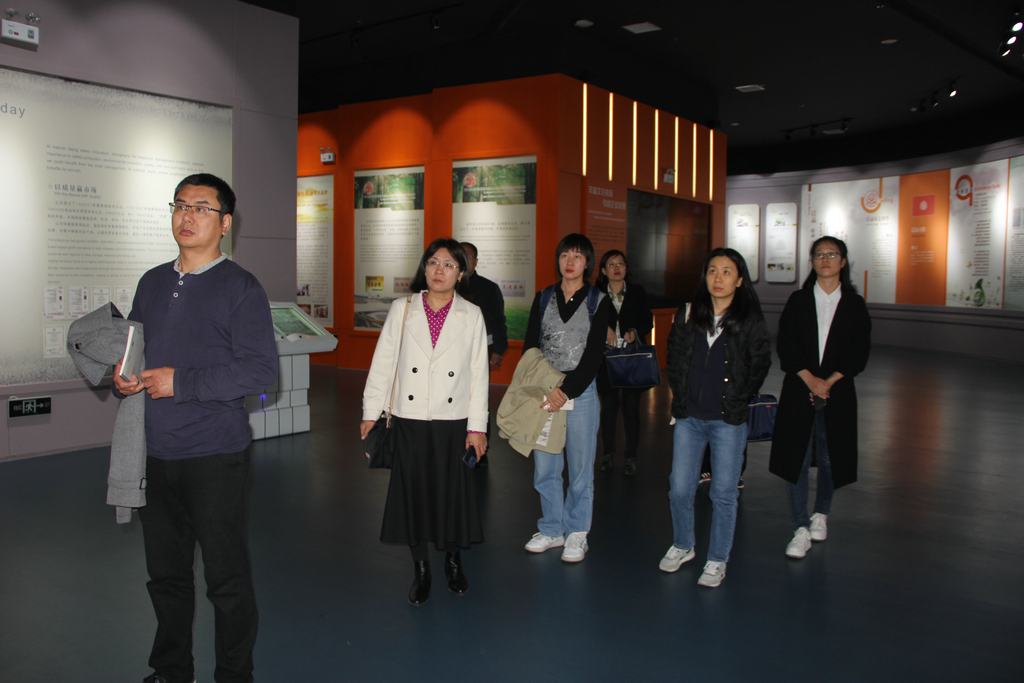 省標準化研究院及市區有關領導來潔晶進行專標融合調研