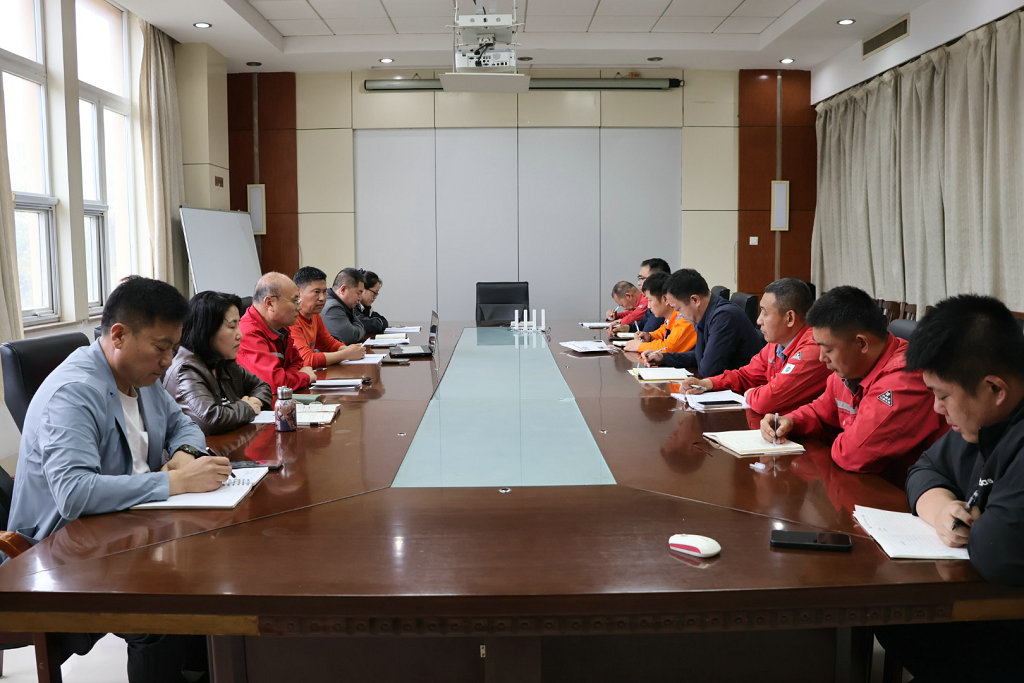 20260518潔晶集團召開部門工作批評與自我批評專題會議